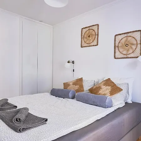 Zentrale Und Helle Ferienwohnung Mit Terrasse Apartamento Lisboa