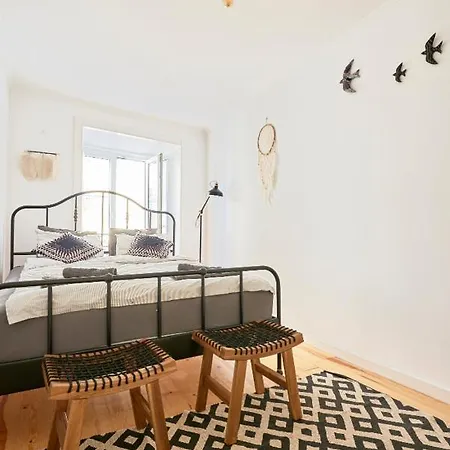 Zentrale Und Helle Ferienwohnung Mit Terrasse Apartamento *