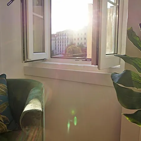 Zentrale Und Helle Ferienwohnung Mit Terrasse Lisboa