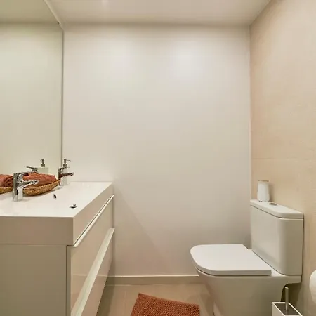 Zentrale Und Helle Ferienwohnung Mit Terrasse Lisboa