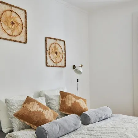 Apartment Zentrale Und Helle Ferienwohnung Mit Terrasse Lisbon