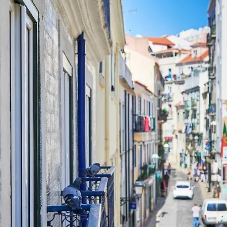 Zentrale Und Helle Ferienwohnung Mit Terrasse Apartment Lisbon