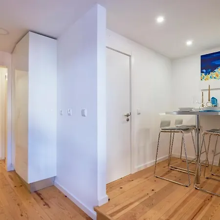 Apartment Zentrale Und Helle Ferienwohnung Mit Terrasse Lisbon
